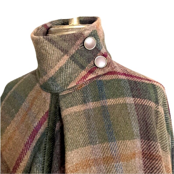 Ralph Lauren Chap’s plaid sweater poncho - Picture 4 of 5